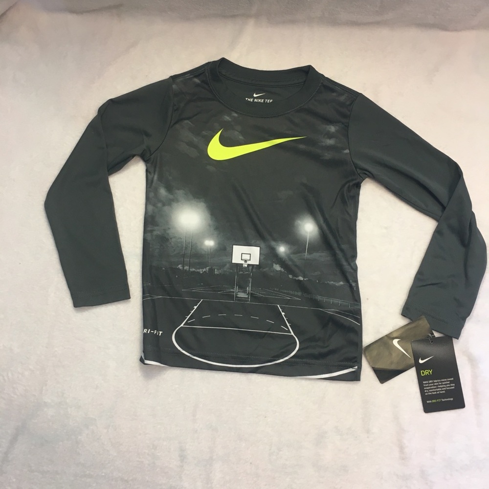 NWT Boys Nike Long sleeve‎ top